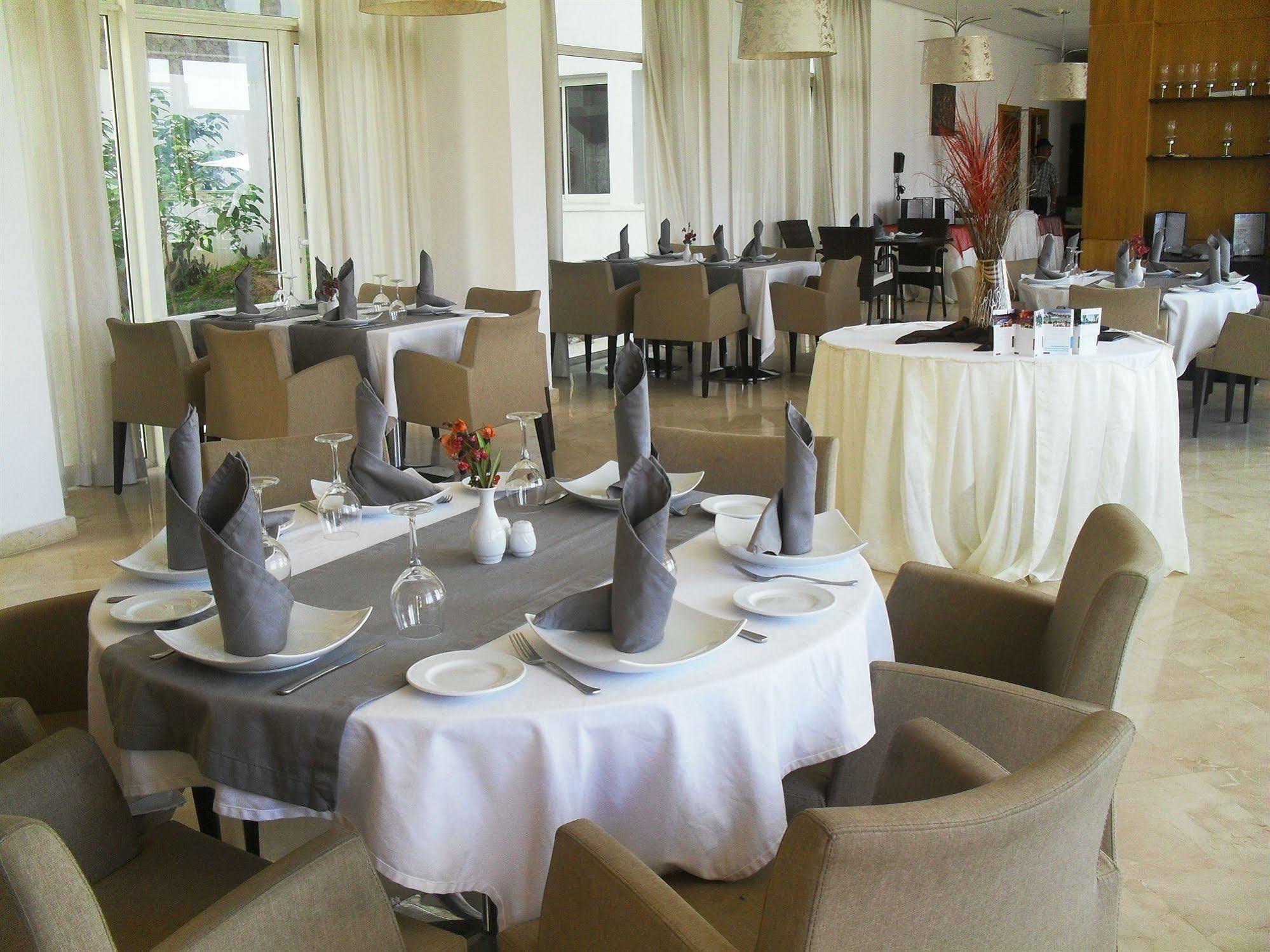 Suites Hotel Mohammed V By Accor อัลฮอเคม่า ภายนอก รูปภาพ