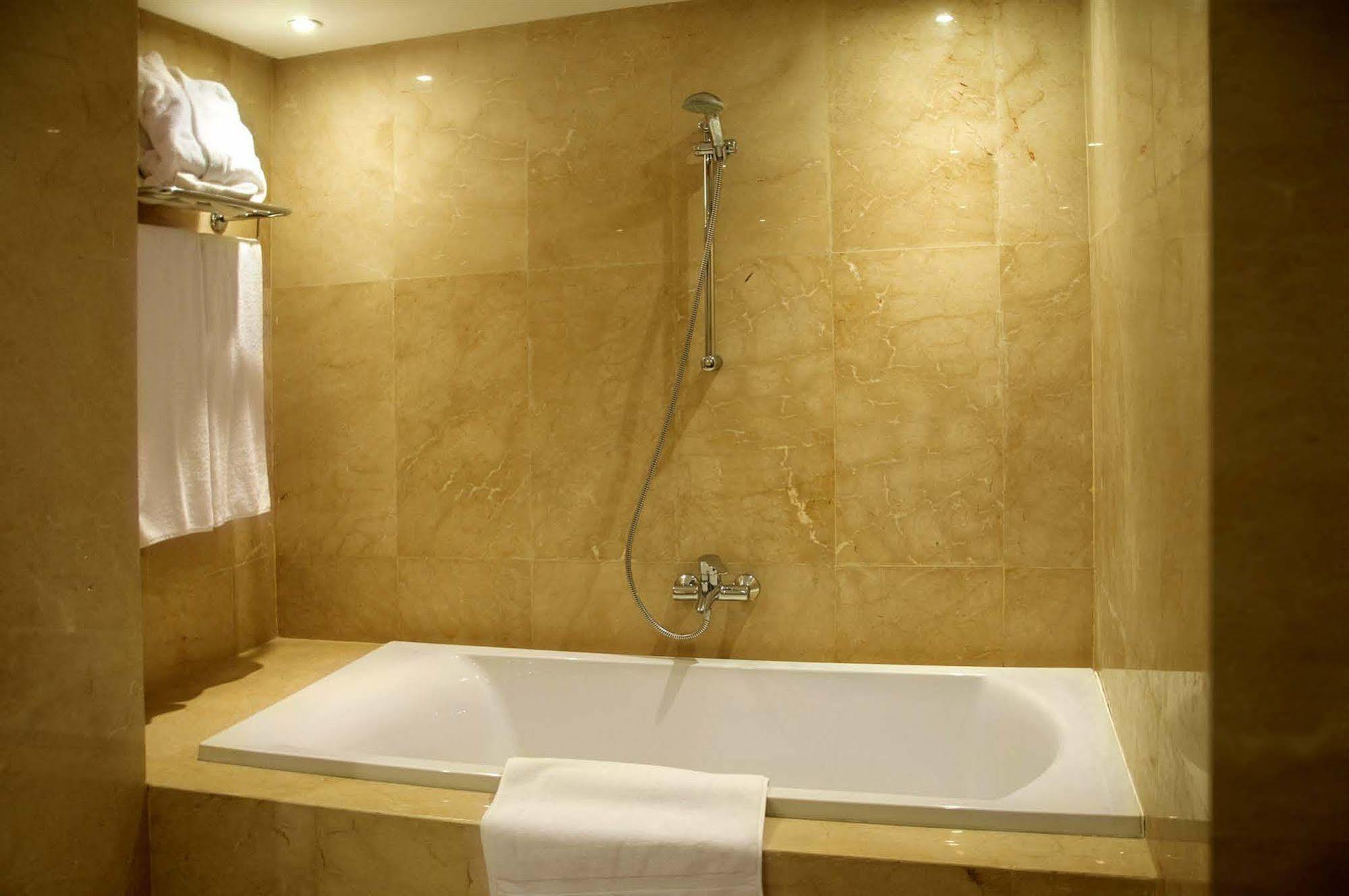 Suites Hotel Mohammed V By Accor อัลฮอเคม่า ภายนอก รูปภาพ